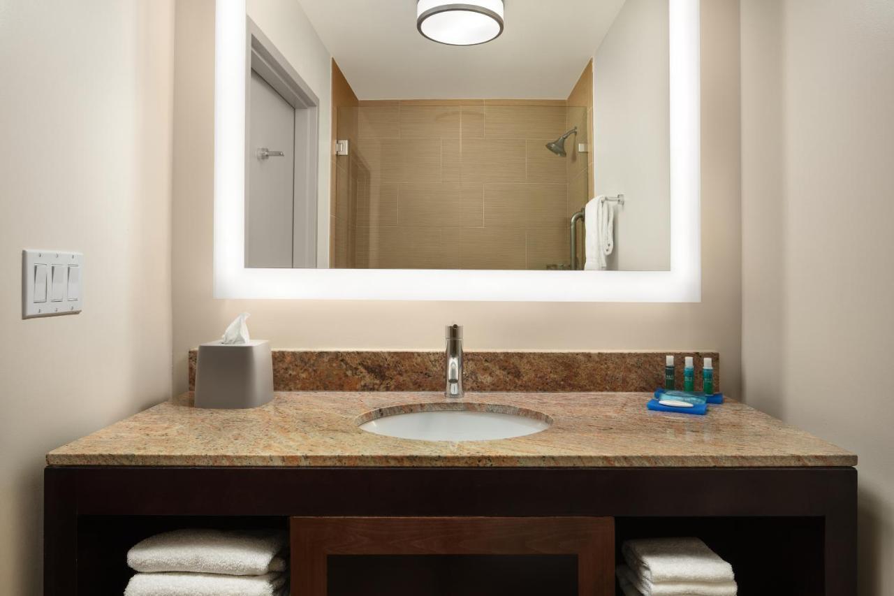 Holiday Inn Express Hotel & Suites Belmont By Ihg Buitenkant foto