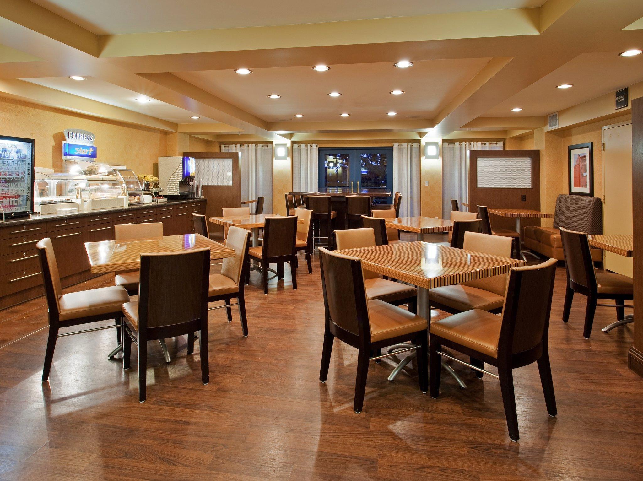Holiday Inn Express Hotel & Suites Belmont By Ihg Buitenkant foto