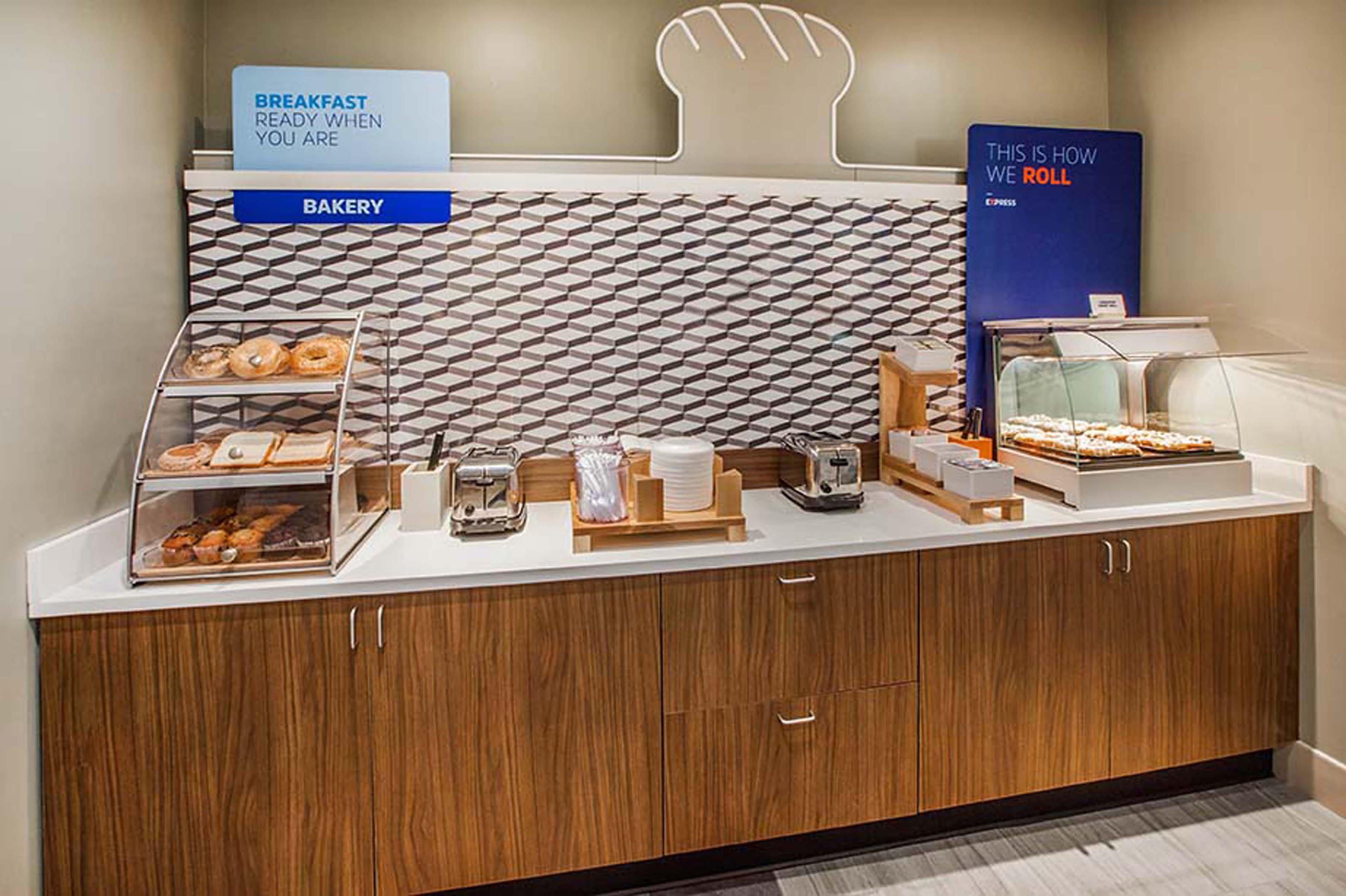 Holiday Inn Express Hotel & Suites Belmont By Ihg Buitenkant foto