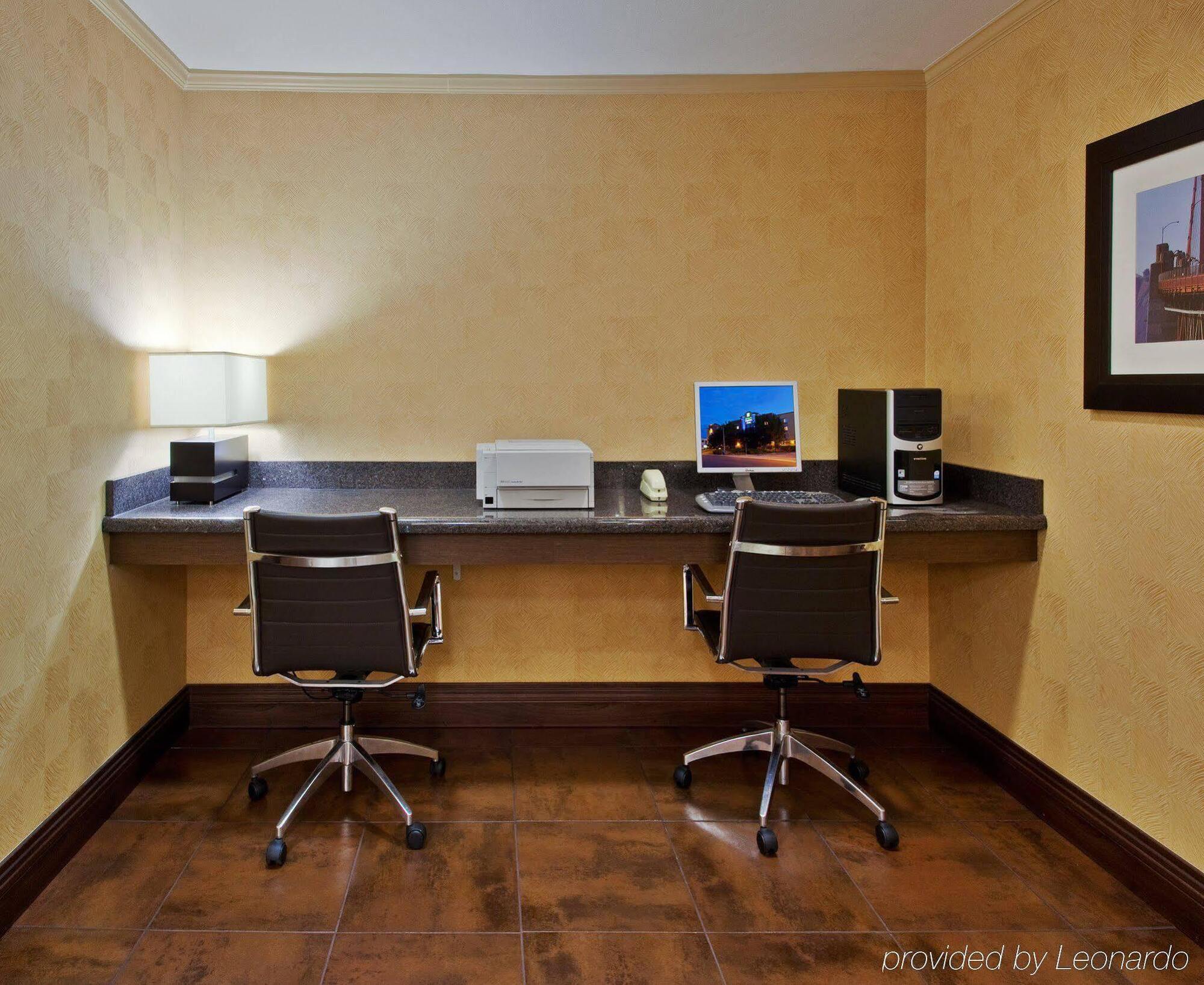 Holiday Inn Express Hotel & Suites Belmont By Ihg Buitenkant foto
